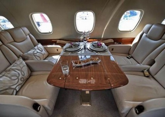 jackie_chan_private_plane_10