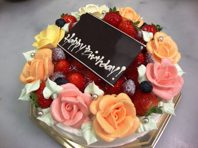 バタークリームのバラ飾り 誕生日 記念日用にオーダーできるデコレーションケーキ