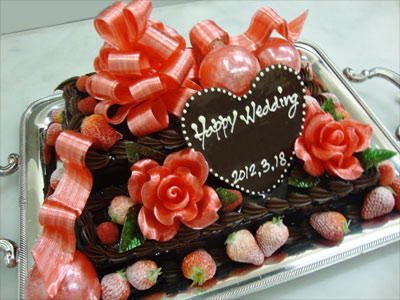チョコレートと飴細工のウェディングケーキ 誕生日 記念日用にオーダーできるデコレーションケーキ