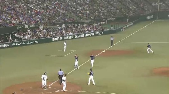 ７回表５クルーズ内野フライ (2)