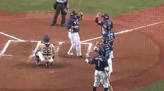 ９回裏５中村満塁弾 (4)