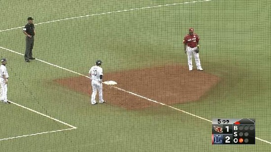 ５回裏２炭谷バント１アウト３塁 (1)