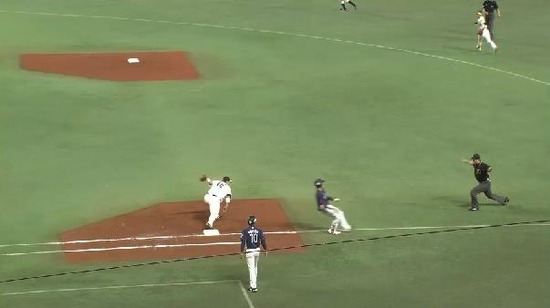 ３回表１先頭金子内野安打 (2)