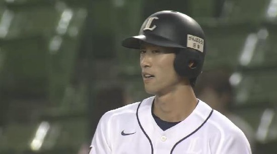 ８回裏１外崎プロ初ヒット (2)