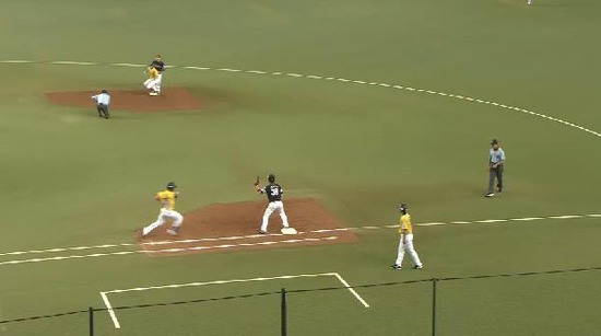 １回裏２脇谷バスターエンドラン２塁