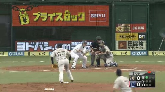 ２回裏２秋山送りバント３塁 (1)