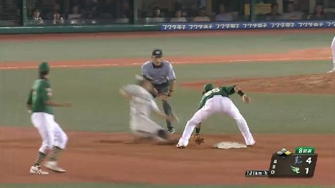 8回表1栗山三振ゲッツー (2)