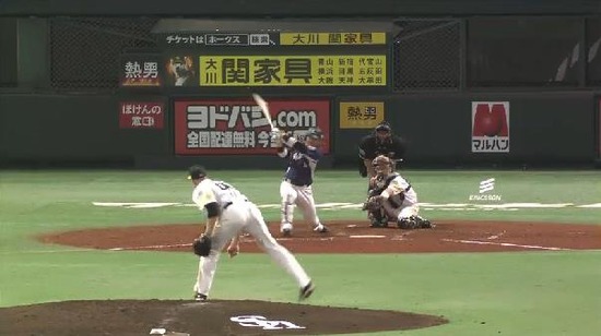 ４回表１先頭森２ベース (2)