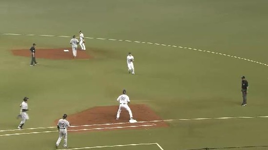 1回表５福留セカンドゴロ3度の出塁無失点 (2)