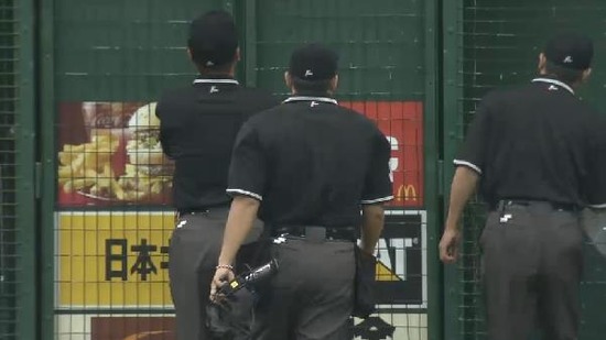 ３回裏１炭谷HRビデオ判定 (5)