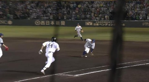 ９回裏柳田ファーストゴロを山崎エラー (1)