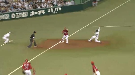 8回裏4炭谷バント失敗 (3)