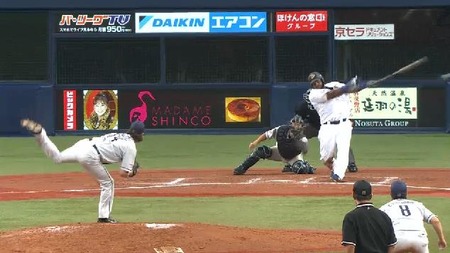 ８回裏２ペーニャタイムリー (2)