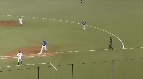 7回裏4秋山1ゴロ (1)