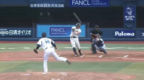 10回表1脇谷HR (3)