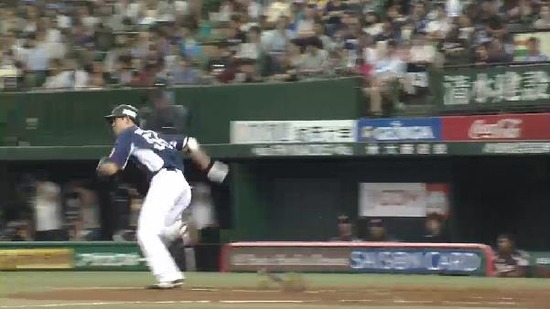 ５回裏２秋山200本安打タイムリー (12)