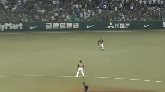 4回裏2脇谷タイムリー (3)