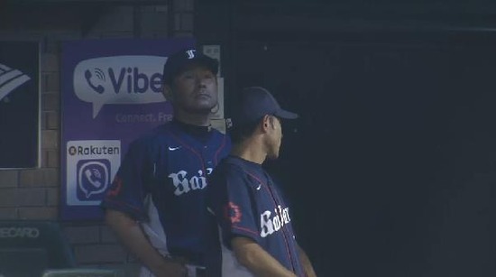 ９回裏３渡辺エラー (1)