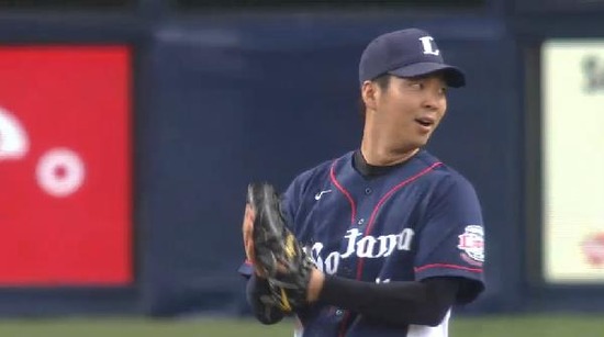４回裏１中村ファインプレー (2)