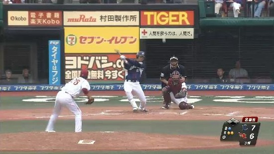 ８回表１秋山１６度目のマルチ (1)