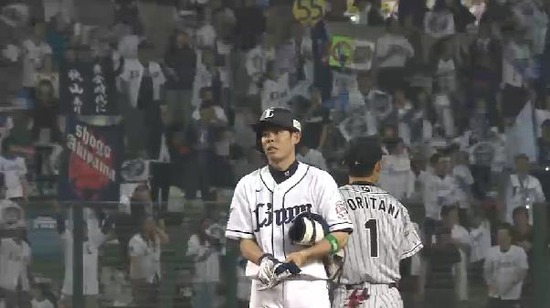 1回裏１秋山２ベース (1)