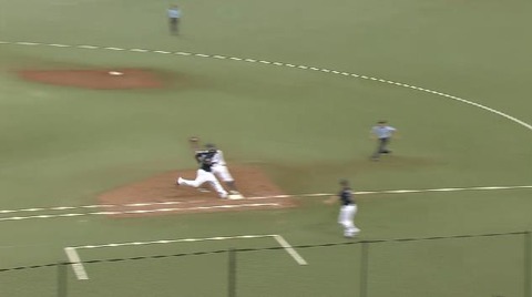 ８回表２ペーニャ内野安打
