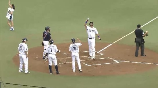 １回裏４メヒア３ラン (7)