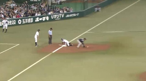 １回裏２栗山ヒット渡辺好走塁 (3)