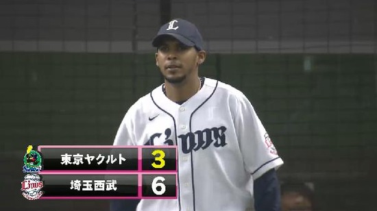 ８回表３川端２点打ち込まれて３点 (1)