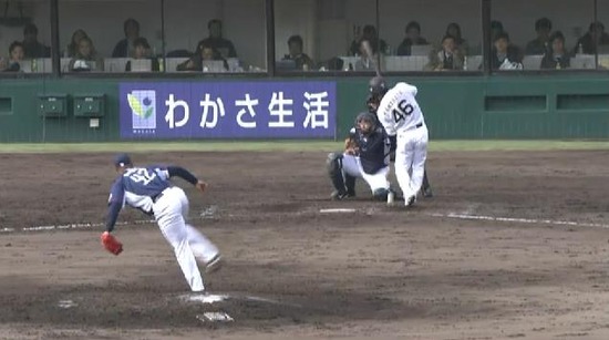 8回裏３川端死球 (2)