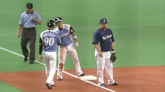 ８回裏２陽バント３塁