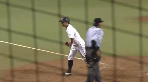 ５回裏２秋山内野安打タイムリー (5)