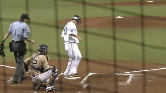 ６回裏２ツーアウト３塁脇谷タイムリー (1)