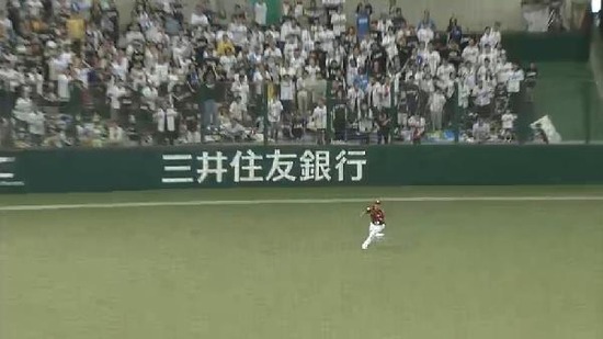 ８回裏３おかわり犠牲フライ (2)