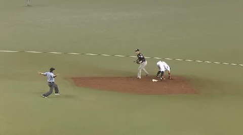 ２回裏４金子タイムリー内野安打 (1)