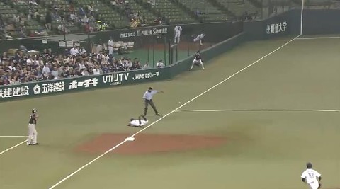 ２回表４加藤タイムリー２ベース (2)