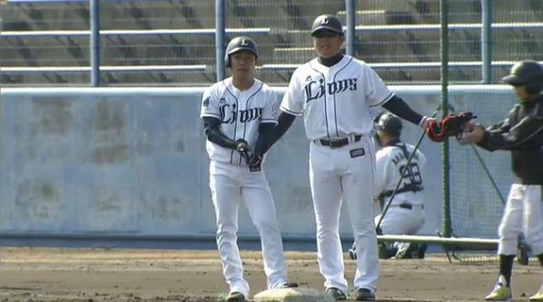 3回裏2水口バントヒット (2)