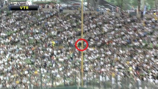 ３回裏１炭谷HRビデオ判定 (7)