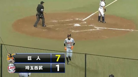 8回表2よしのぶフォアボール押し出し (1)