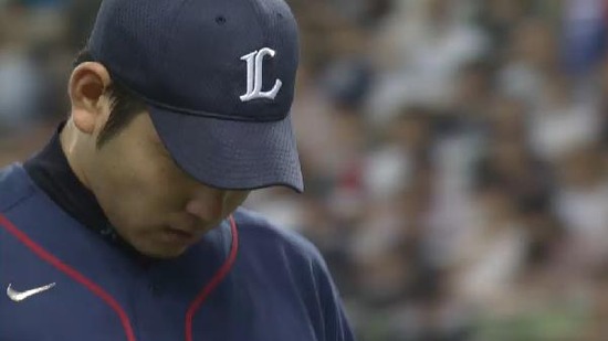 ７回表４荻野スクイズ雄星送球逸れて2点 (2)