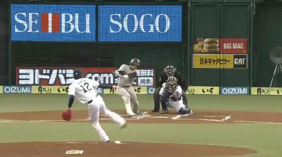 １回表１平野ファーストライナー (2)