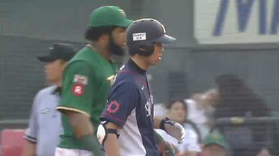 １回表１秋山ヒット (2)
