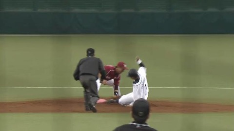 ８回栗山タッチアップ