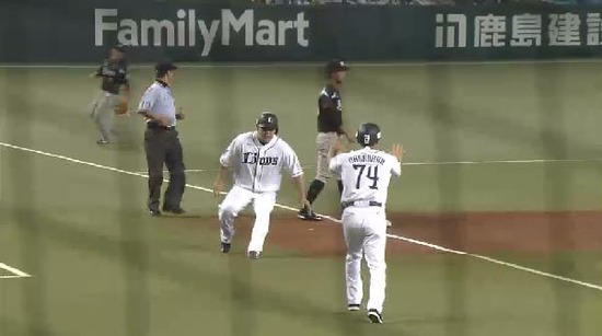 ２回裏３メヒアヒット満塁 (3)