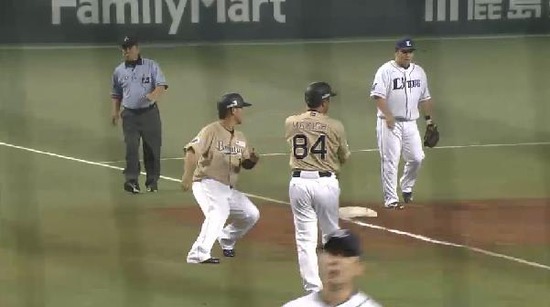 ３回表２ブランコヒット５連打満塁 (2)