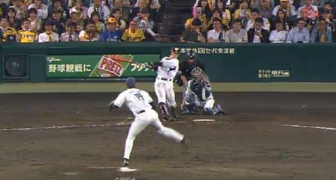 ８回裏２今成タイムリーヒット (1)