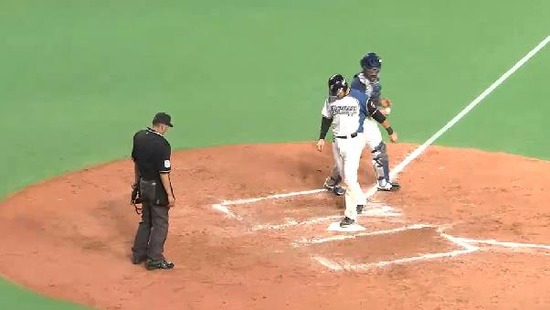 ７回裏２西川フォアボール押し出し (3)