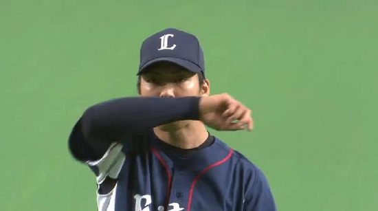 ３回裏２ヒットとフォアボール１塁２塁 (1)