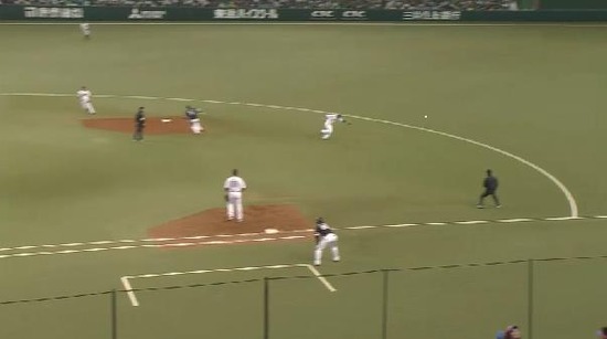 ７回表１内川ヒット＆ラン１塁３塁 (2)