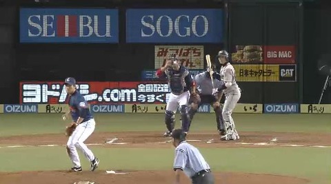 ２回表３メヒア悪送球１失点 (2)